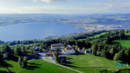Vernissage: «100 Jahre Institut Montana – eine Reise durch die Geschichte» | © Bibliothek Zug